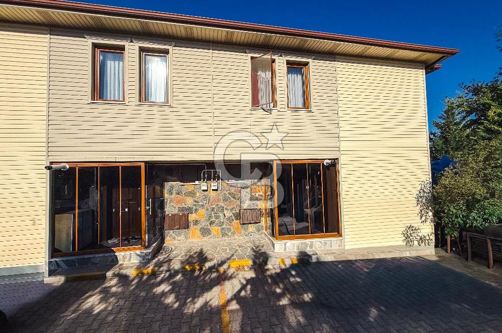 BAŞİSKELE MANOLYA 2'DE KÖŞE KONUMLU DOĞA MANZARALI VİLLA.