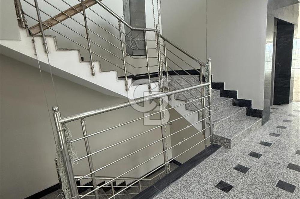 # MUSTAFA KEMAL MAHALLESİ’NDE ANA CADDE ÜZERİNDE, 30 METRE CEPHELİ KOMPLE KİRALIK BİNA