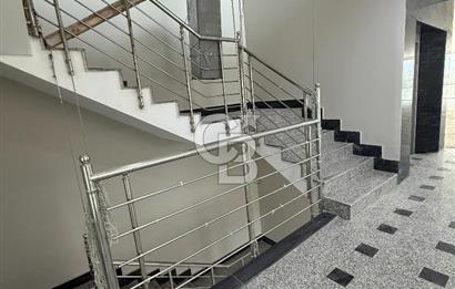 # MUSTAFA KEMAL MAHALLESİ’NDE ANA CADDE ÜZERİNDE, 30 METRE CEPHELİ KOMPLE KİRALIK BİNA