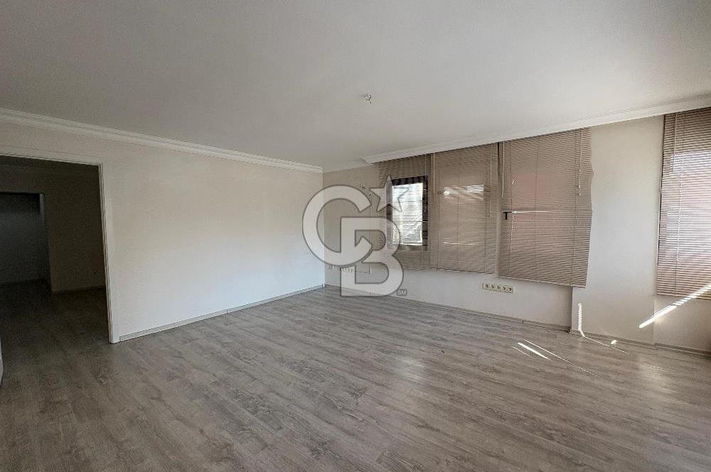 Karşıyaka Çarşı Tabela Değeri Yüksek Asansörlü 1+0 Kiralık Ofis