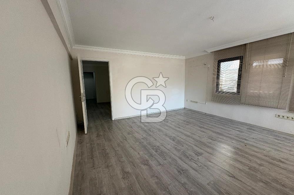 Karşıyaka Çarşı Tabela Değeri Yüksek Asansörlü 1+0 Kiralık Ofis