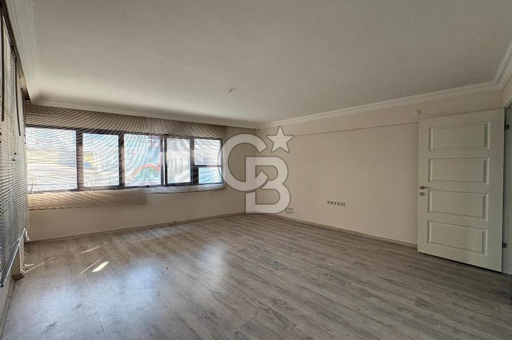 Karşıyaka Çarşı Tabela Değeri Yüksek Asansörlü 1+0 Kiralık Ofis