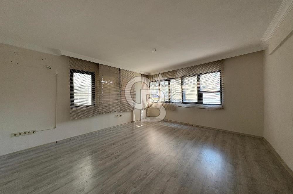 Karşıyaka Çarşı Tabela Değeri Yüksek Asansörlü 1+0 Kiralık Ofis