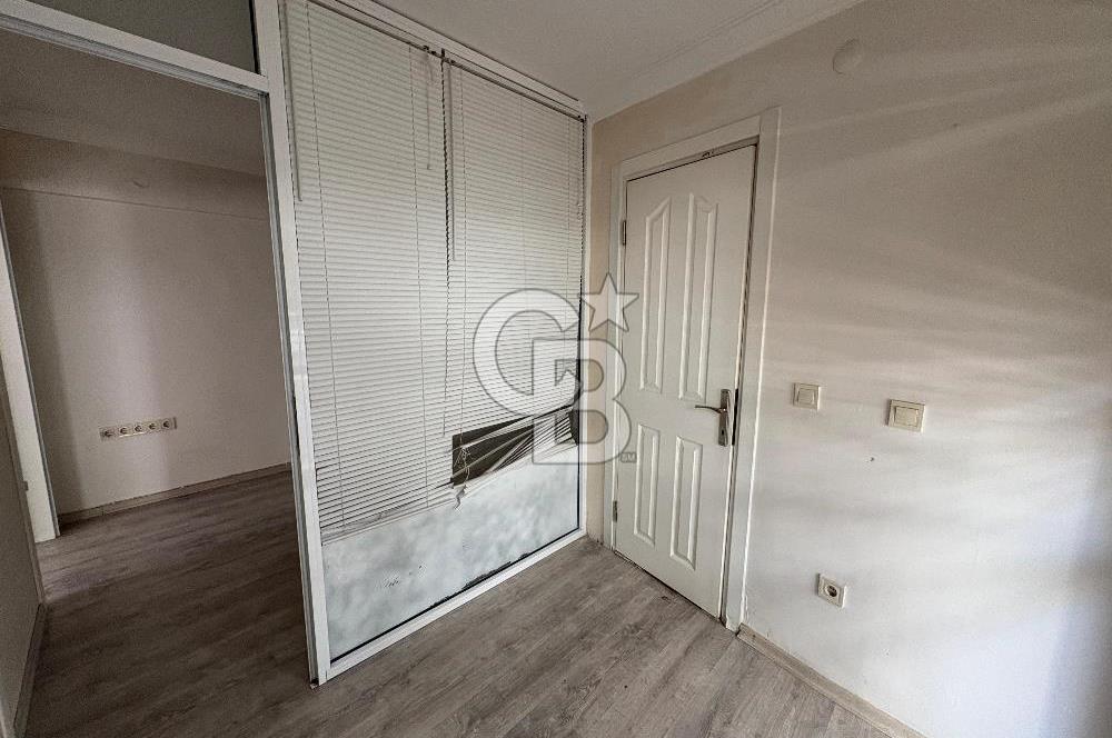 Karşıyaka Çarşı Tabela Değeri Yüksek Asansörlü 1+0 Kiralık Ofis