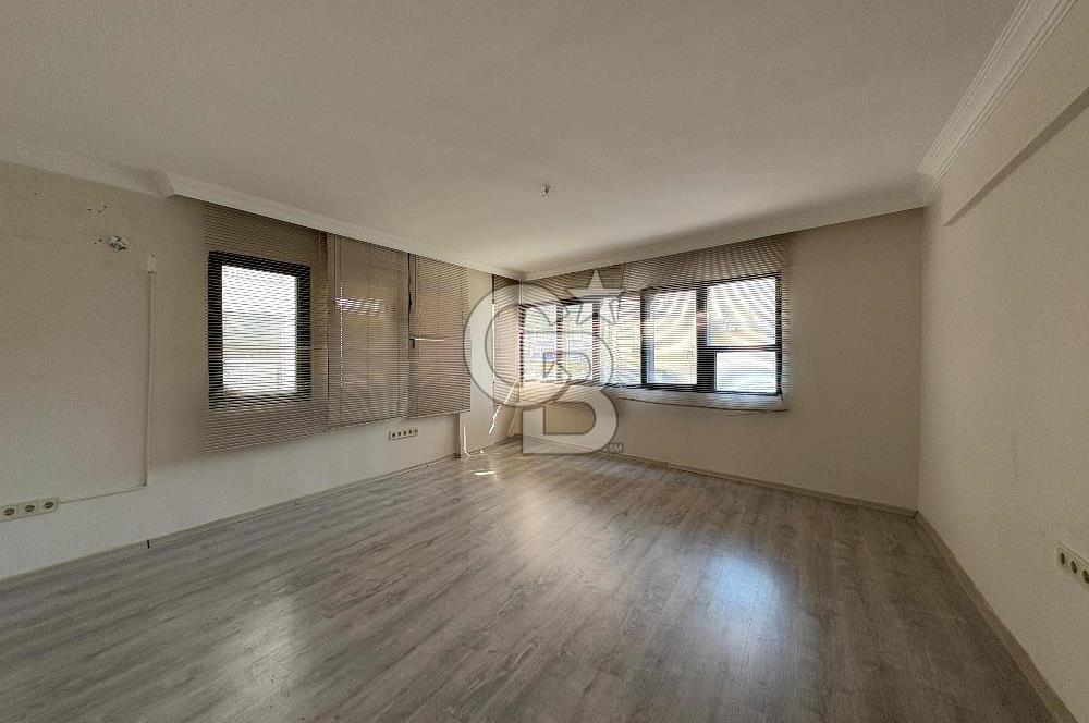 Karşıyaka Çarşı Tabela Değeri Yüksek Asansörlü 1+0 Kiralık Ofis