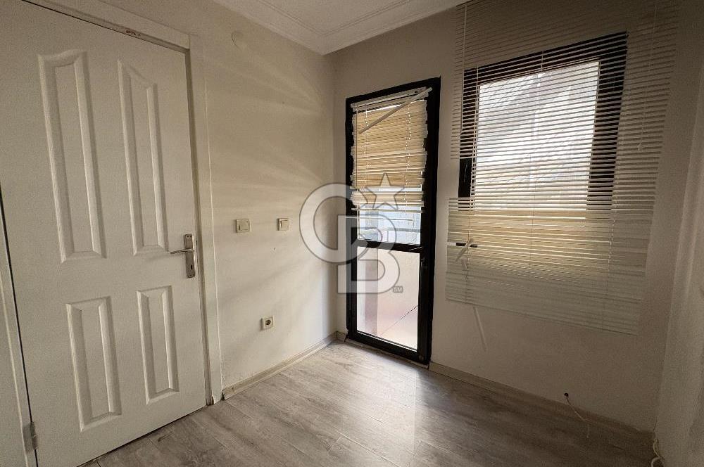 Karşıyaka Çarşı Tabela Değeri Yüksek Asansörlü 1+0 Kiralık Ofis