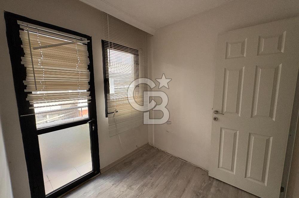 Karşıyaka Çarşı Tabela Değeri Yüksek Asansörlü 1+0 Kiralık Ofis