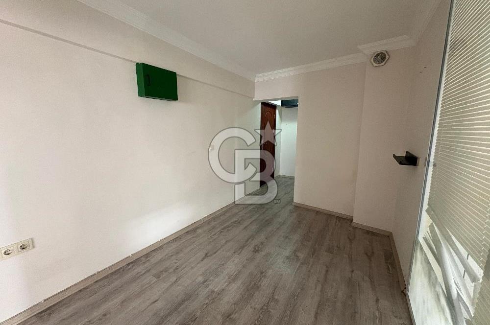 Karşıyaka Çarşı Tabela Değeri Yüksek Asansörlü 1+0 Kiralık Ofis