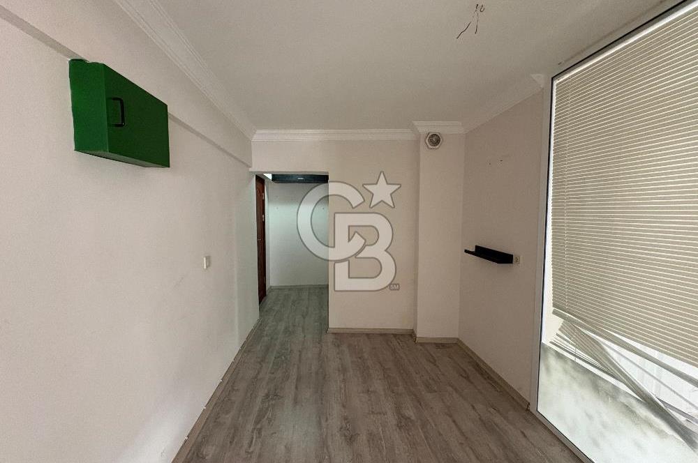 Karşıyaka Çarşı Tabela Değeri Yüksek Asansörlü 1+0 Kiralık Ofis