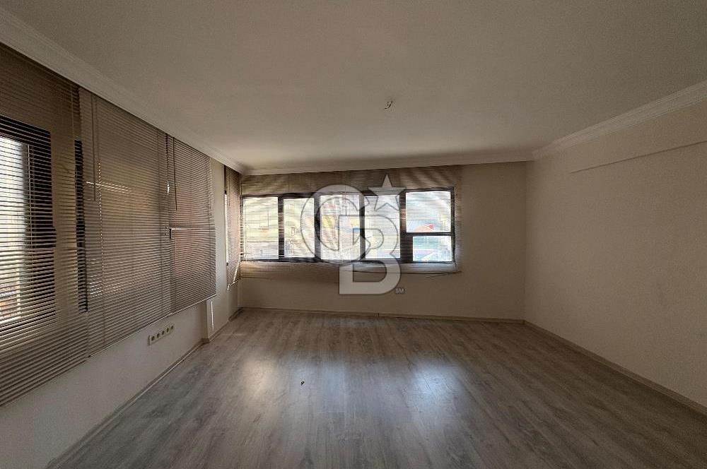 Karşıyaka Çarşı Tabela Değeri Yüksek Asansörlü 1+0 Kiralık Ofis