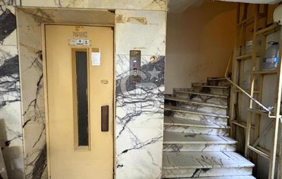 Karşıyaka Çarşı Tabela Değeri Yüksek Asansörlü 1+0 Kiralık Ofis