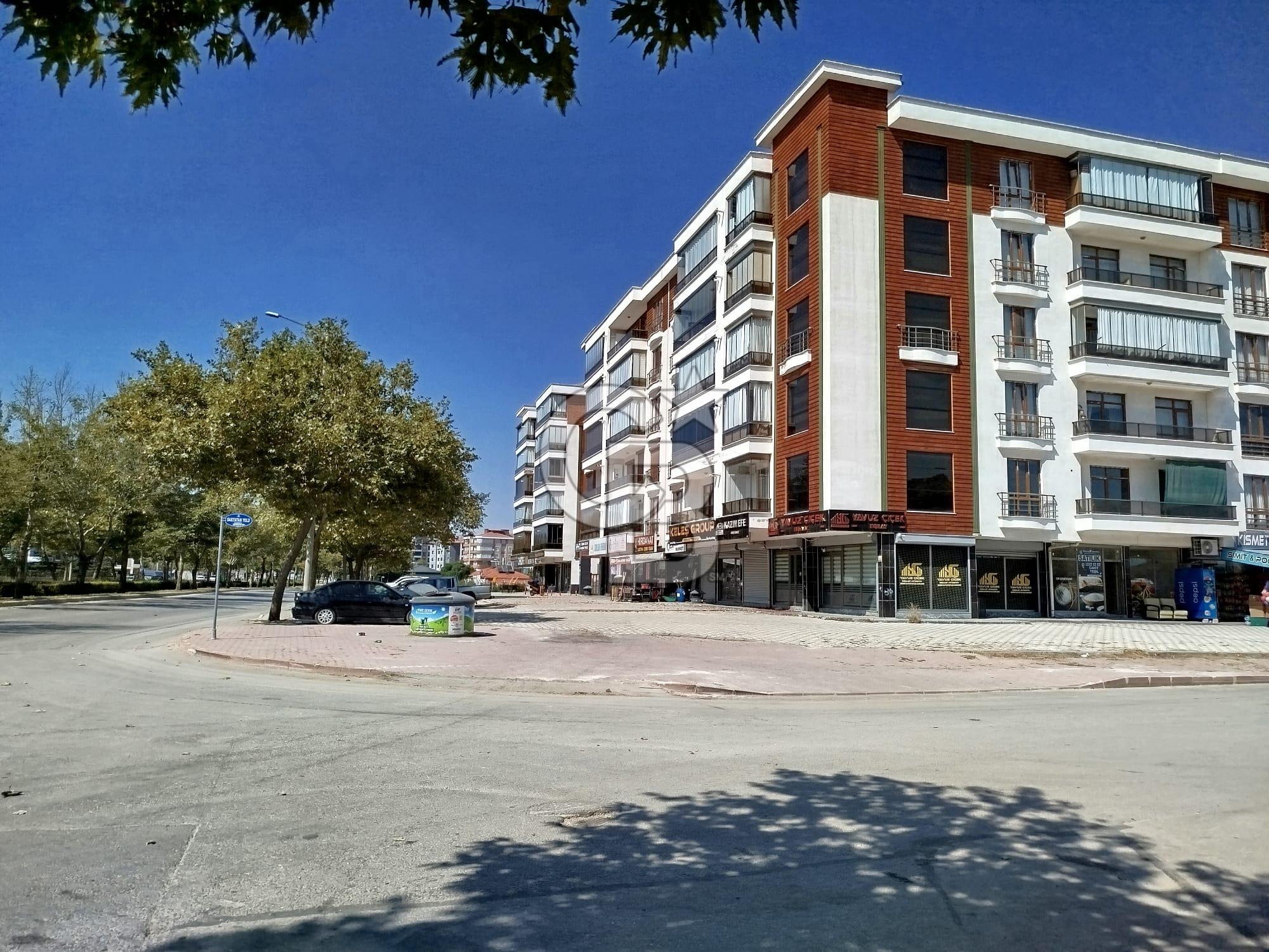 COLDWELL BANKER’DAN FETİH CADDESİNE CEPHE SATILIK DÜKKAN 