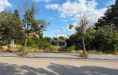 İNCEK ÖYSEKENT'TE CADDE ÜZERİNDE TEK TAPU 660 M2 KÖŞE PARSEL