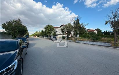 İNCEK ÖYSEKENT'TE CADDE ÜZERİNDE TEK TAPU 660 M2 KÖŞE PARSEL