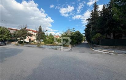 İNCEK ÖYSEKENT'TE CADDE ÜZERİNDE TEK TAPU 660 M2 KÖŞE PARSEL