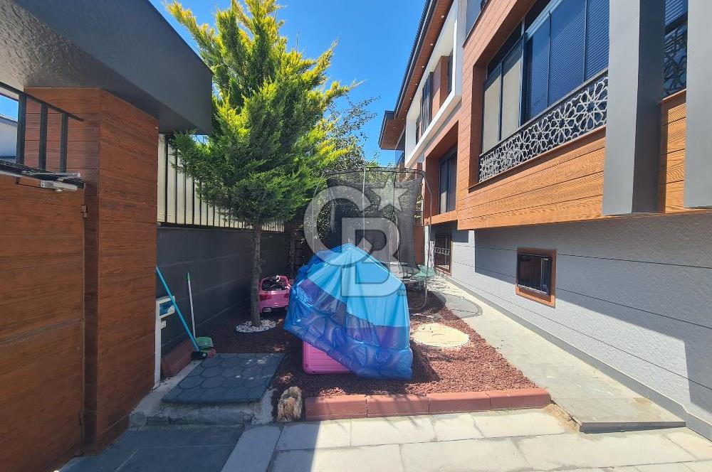 BAĞLICADA 5+1 LÜX YAPILI 300 M2 SATILIK VİLLA