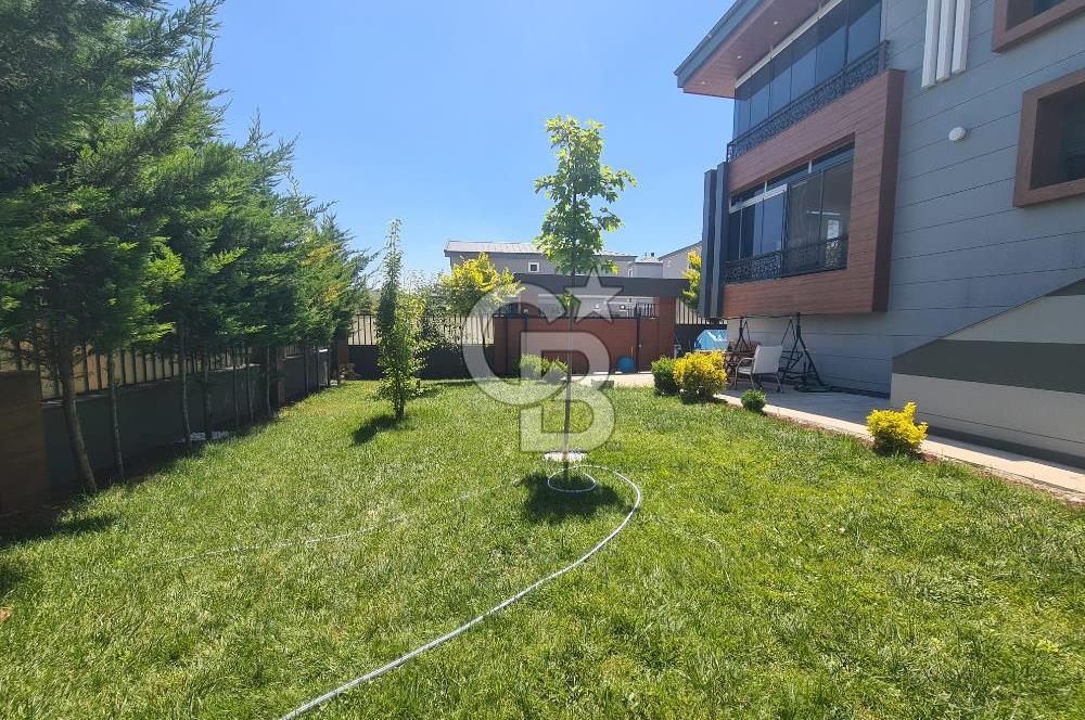 BAĞLICADA 5+1 LÜX YAPILI 300 M2 SATILIK VİLLA