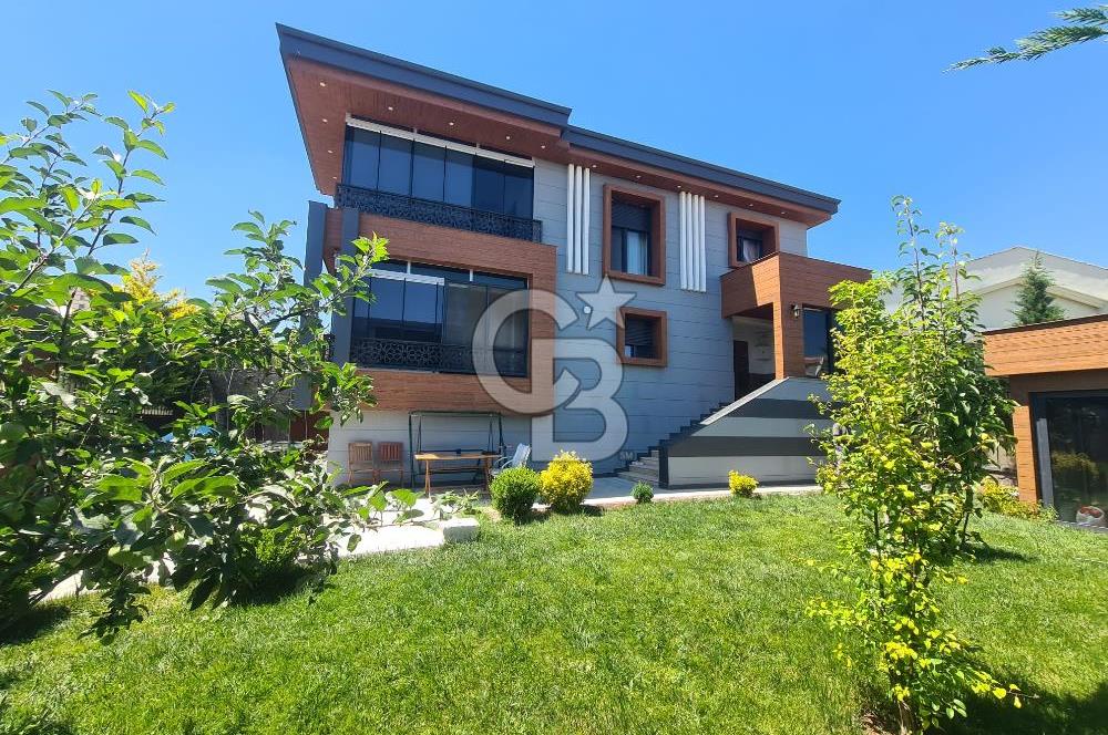 BAĞLICADA 5+1 LÜX YAPILI 300 M2 SATILIK VİLLA