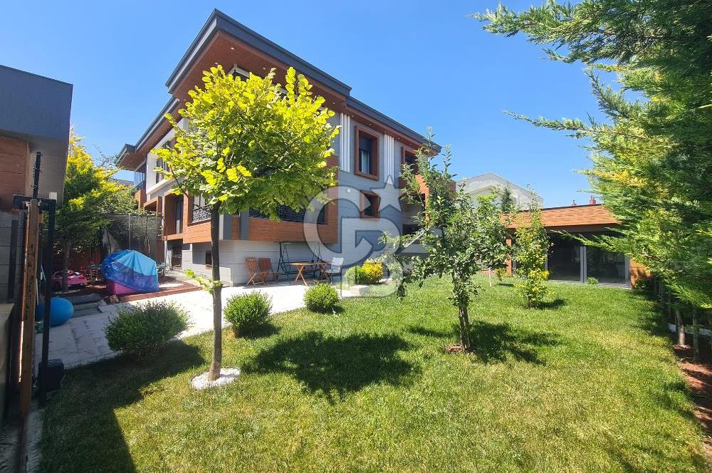 BAĞLICADA 5+1 LÜX YAPILI 300 M2 SATILIK VİLLA