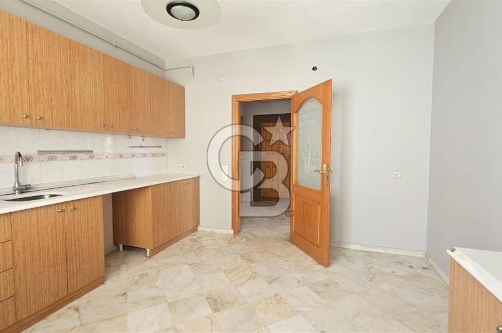KADIKÖY CADDEBOSTAN DA 190 m² 4+1 GENİŞ SALONLU KİRALIK DAİRE