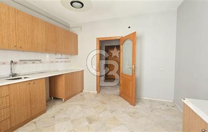 KADIKÖY CADDEBOSTAN DA 190 m² 4+1 GENİŞ SALONLU KİRALIK DAİRE