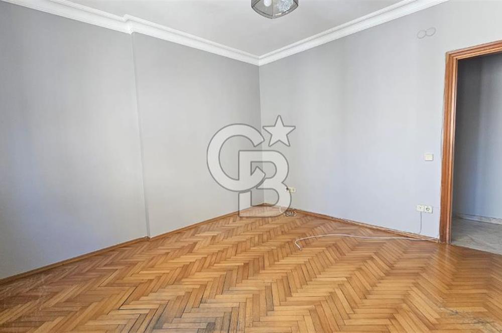 KADIKÖY CADDEBOSTAN DA 190 m² 4+1 GENİŞ SALONLU KİRALIK DAİRE