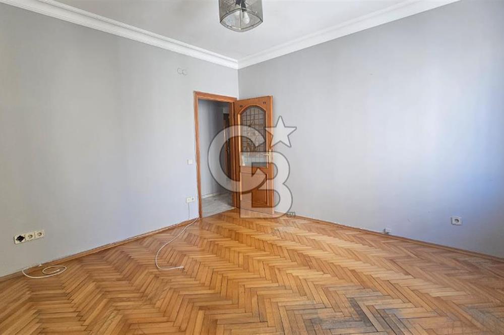 KADIKÖY CADDEBOSTAN DA 190 m² 4+1 GENİŞ SALONLU KİRALIK DAİRE