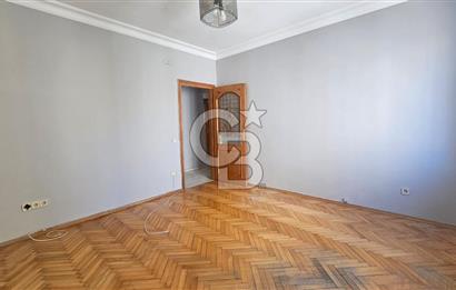 KADIKÖY CADDEBOSTAN DA 190 m² 4+1 GENİŞ SALONLU KİRALIK DAİRE