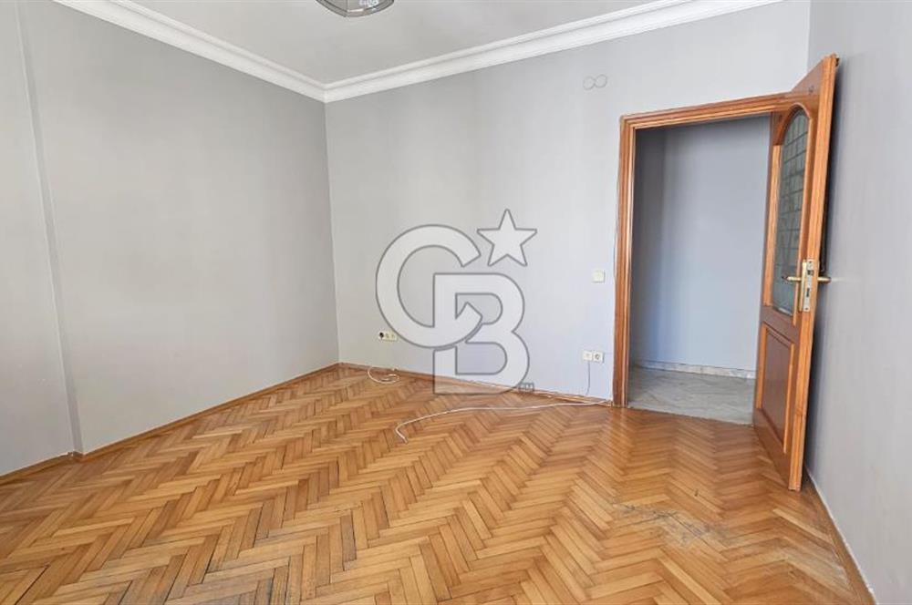 KADIKÖY CADDEBOSTAN DA 190 m² 4+1 GENİŞ SALONLU KİRALIK DAİRE