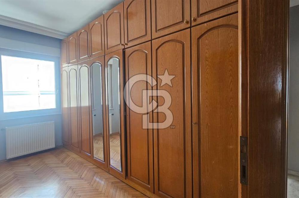 KADIKÖY CADDEBOSTAN DA 190 m² 4+1 GENİŞ SALONLU KİRALIK DAİRE