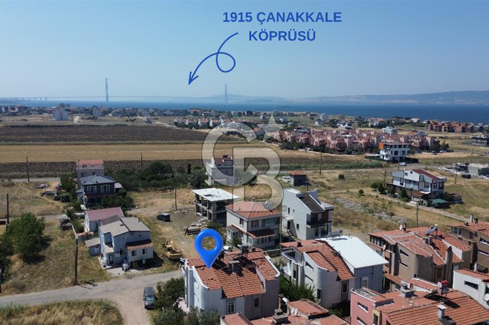 ÇANAKKALE ÇARDAK'TA,KÖPRÜ VE DENİZ MANZARALI TRİPLEKS SATILIK EV