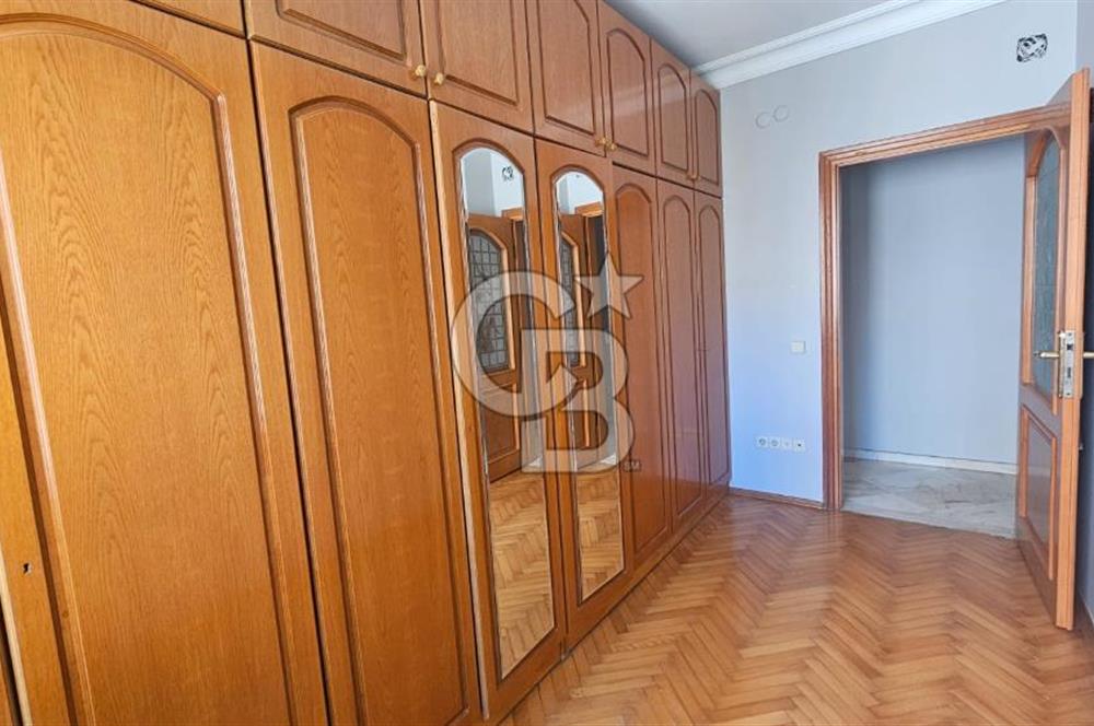 KADIKÖY CADDEBOSTAN DA 190 m² 4+1 GENİŞ SALONLU KİRALIK DAİRE