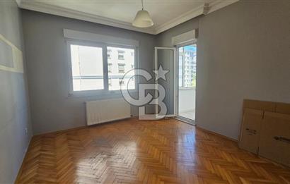 KADIKÖY CADDEBOSTAN DA 190 m² 4+1 GENİŞ SALONLU KİRALIK DAİRE