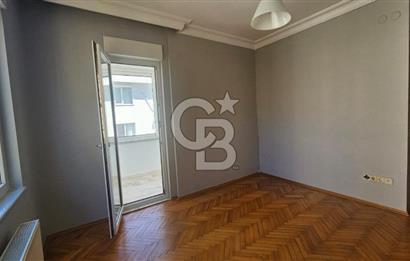 KADIKÖY CADDEBOSTAN DA 190 m² 4+1 GENİŞ SALONLU KİRALIK DAİRE