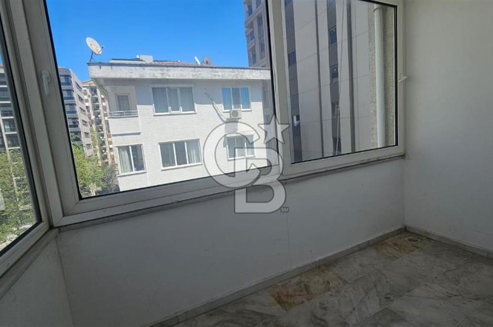 KADIKÖY CADDEBOSTAN DA 190 m² 4+1 GENİŞ SALONLU KİRALIK DAİRE