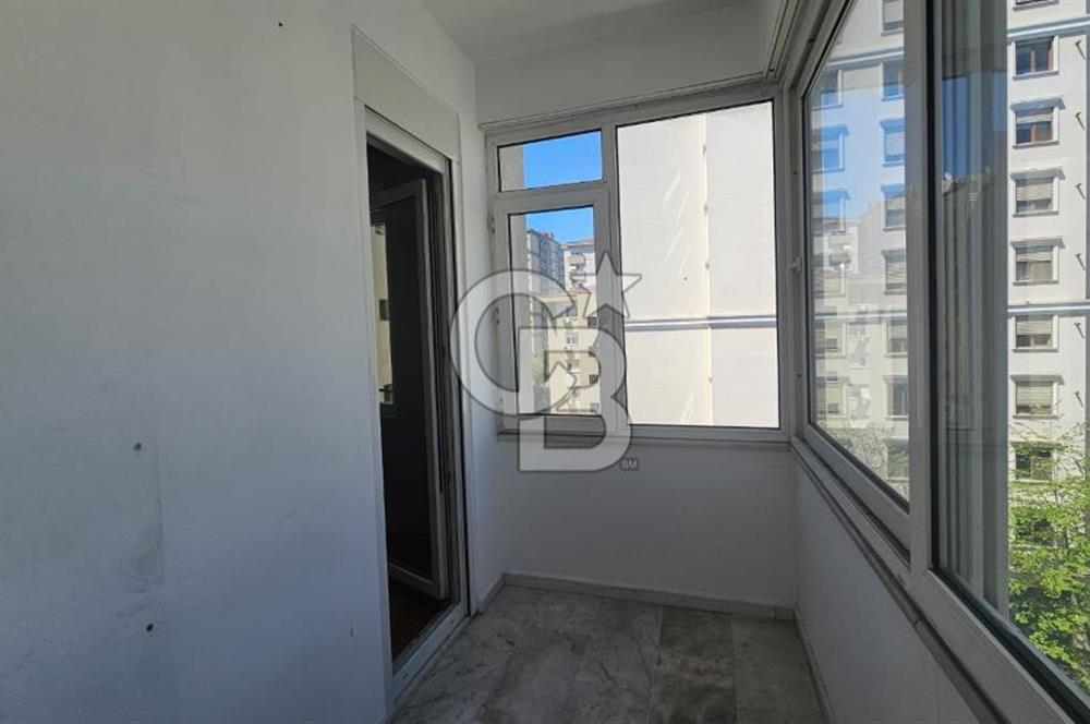 KADIKÖY CADDEBOSTAN DA 190 m² 4+1 GENİŞ SALONLU KİRALIK DAİRE