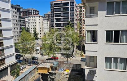 KADIKÖY CADDEBOSTAN DA 190 m² 4+1 GENİŞ SALONLU KİRALIK DAİRE