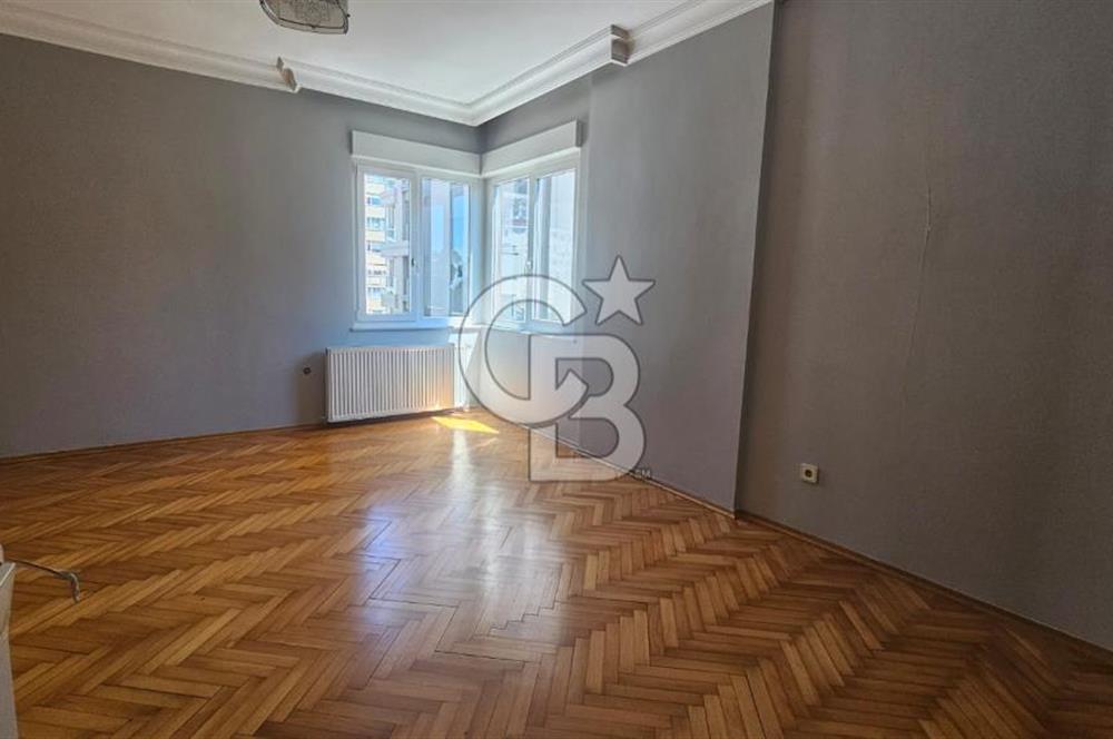KADIKÖY CADDEBOSTAN DA 190 m² 4+1 GENİŞ SALONLU KİRALIK DAİRE