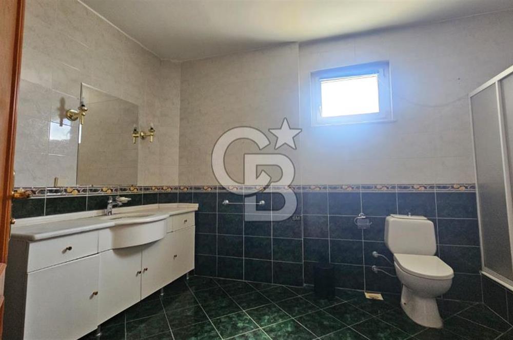 KADIKÖY CADDEBOSTAN DA 190 m² 4+1 GENİŞ SALONLU KİRALIK DAİRE