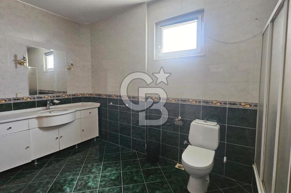 KADIKÖY CADDEBOSTAN DA 190 m² 4+1 GENİŞ SALONLU KİRALIK DAİRE