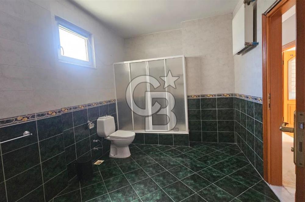 KADIKÖY CADDEBOSTAN DA 190 m² 4+1 GENİŞ SALONLU KİRALIK DAİRE