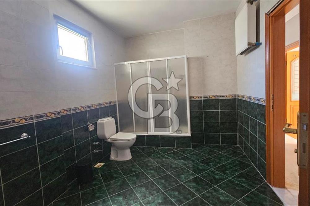 KADIKÖY CADDEBOSTAN DA 190 m² 4+1 GENİŞ SALONLU KİRALIK DAİRE