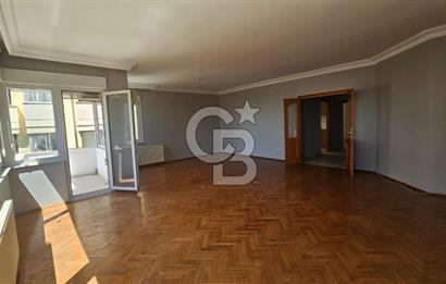 KADIKÖY CADDEBOSTAN DA 190 m² 4+1 GENİŞ SALONLU KİRALIK DAİRE