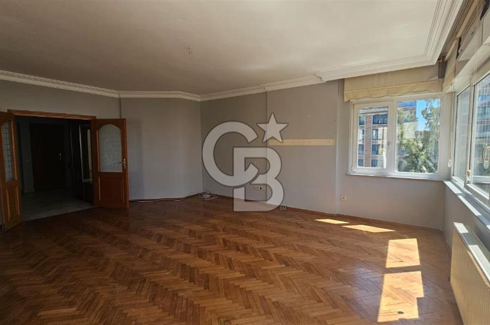 KADIKÖY CADDEBOSTAN DA 190 m² 4+1 GENİŞ SALONLU KİRALIK DAİRE