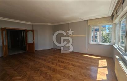 KADIKÖY CADDEBOSTAN DA 190 m² 4+1 GENİŞ SALONLU KİRALIK DAİRE