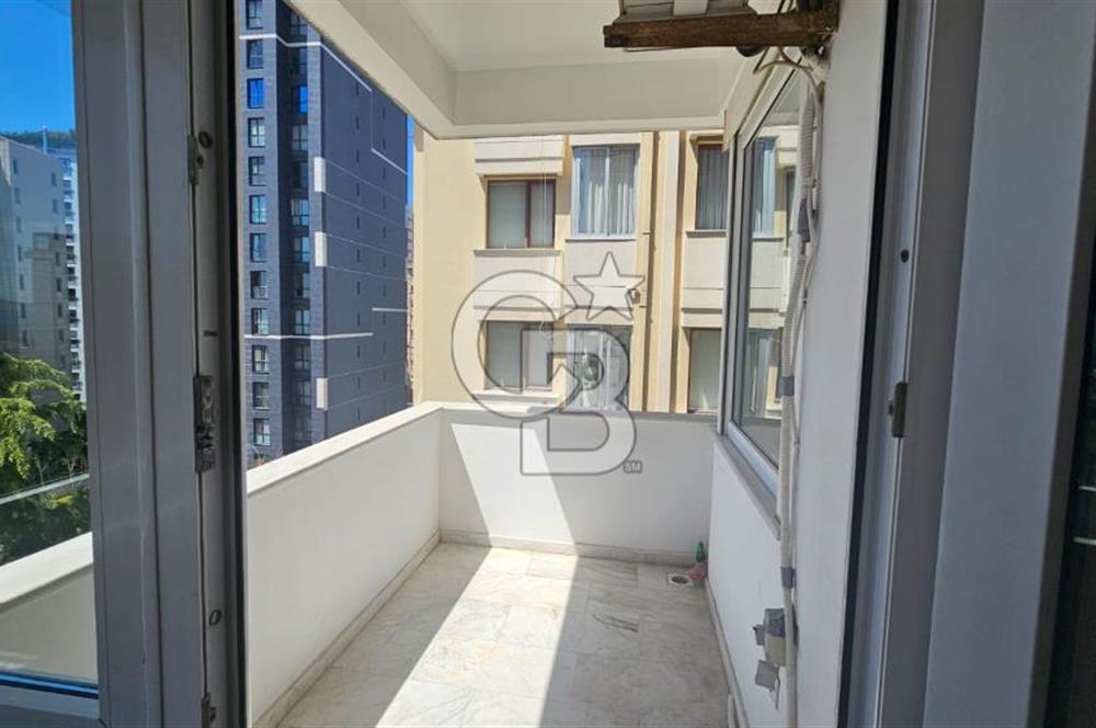 KADIKÖY CADDEBOSTAN DA 190 m² 4+1 GENİŞ SALONLU KİRALIK DAİRE