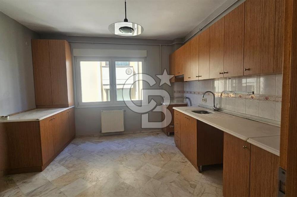 KADIKÖY CADDEBOSTAN DA 190 m² 4+1 GENİŞ SALONLU KİRALIK DAİRE