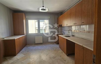 KADIKÖY CADDEBOSTAN DA 190 m² 4+1 GENİŞ SALONLU KİRALIK DAİRE