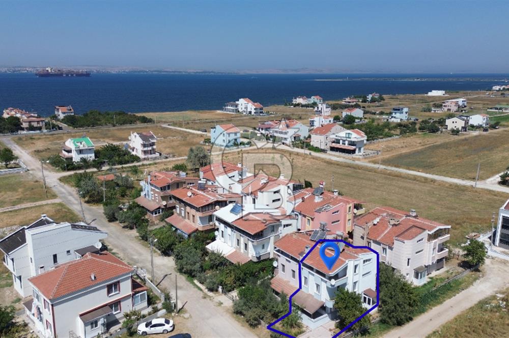 ÇANAKKALE ÇARDAK'TA,KÖPRÜ VE DENİZ MANZARALI TRİPLEKS SATILIK EV