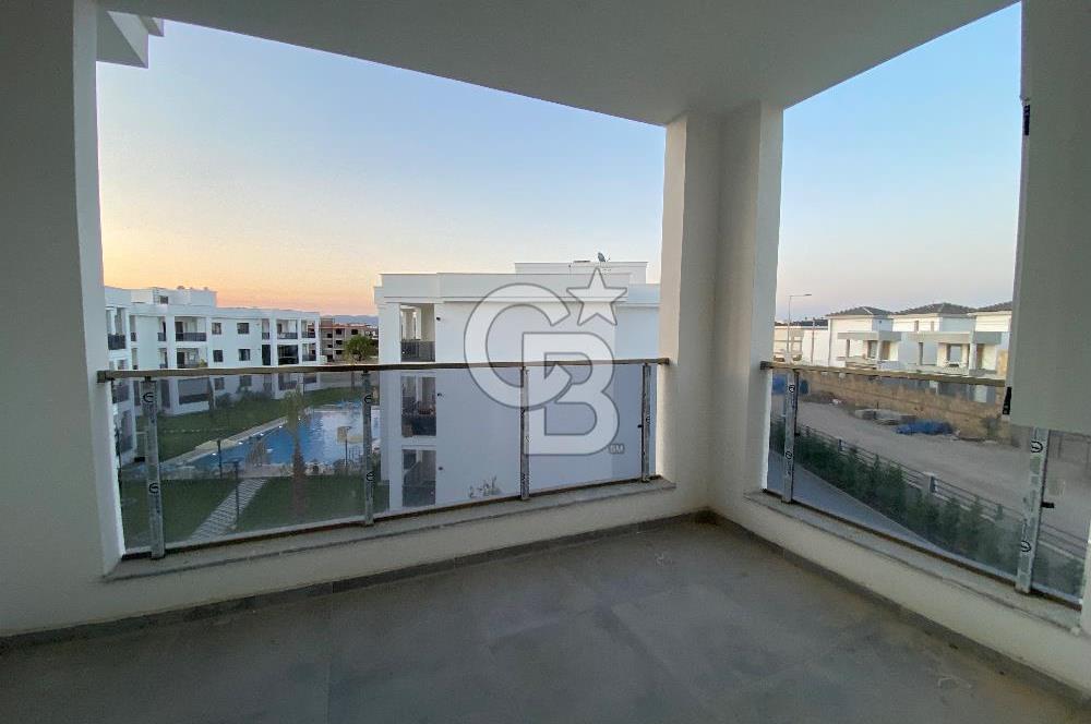 Manisa Karaalide havuzlu site içerisinde sıfır 1+1 daire